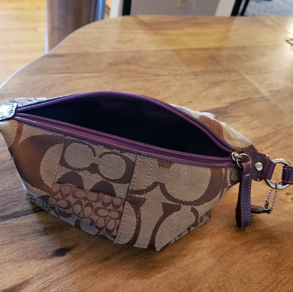 Coach brand small purse great condition zip - Picture 5 of 6